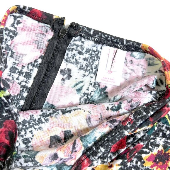 Xhilaration Floral A-line Skirt (size small) - Picture 4 of 6